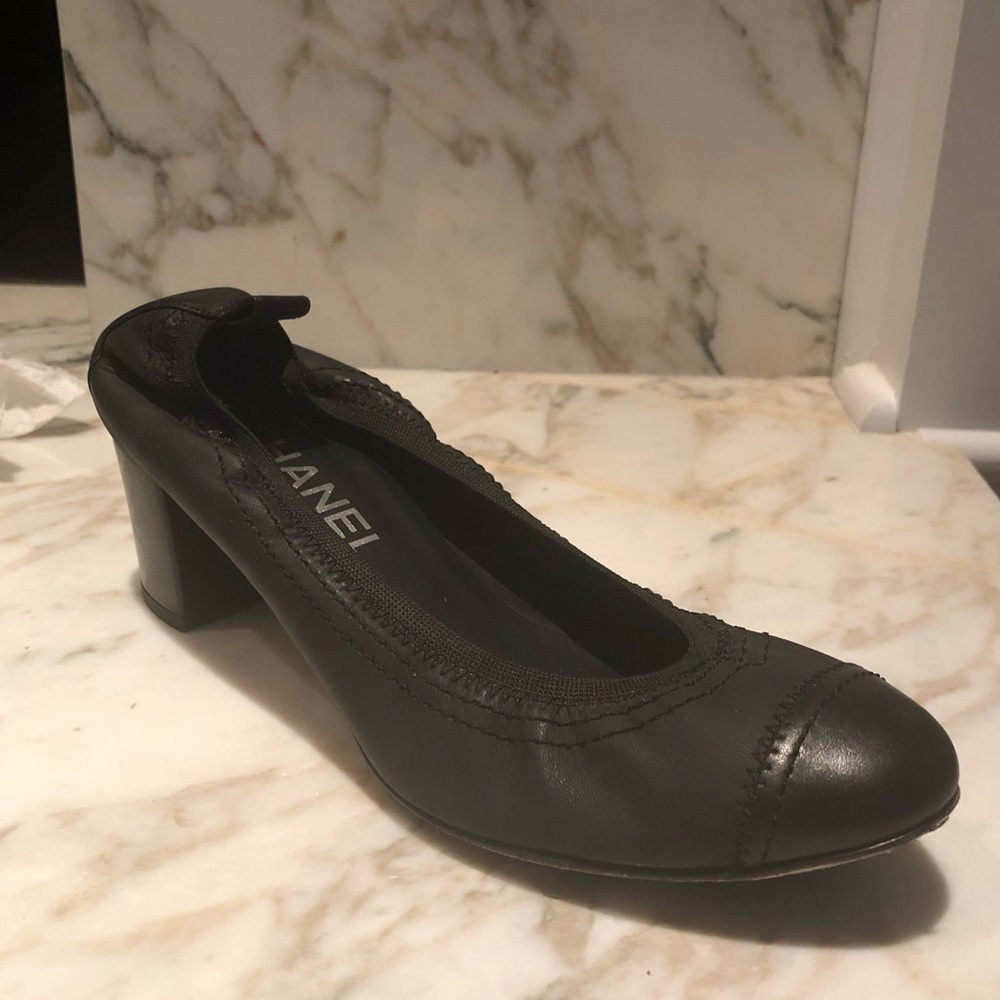 CHANEL Black Cap-toe Elastic Ballet Heel Pumps